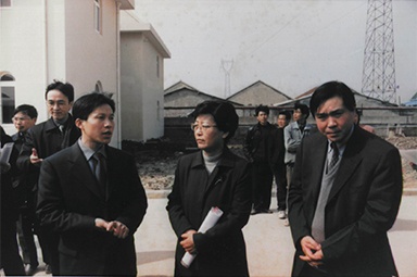 2001年2月20日，時(shí)任國(guó)家環(huán)保局副局長(zhǎng)汪紀(jì)戎一行視察公司