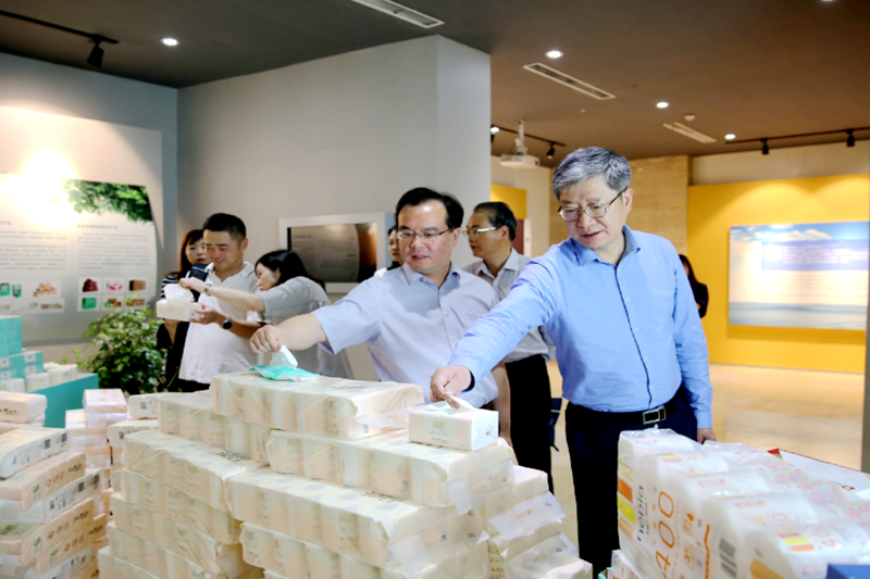2019年 5月22日，時(shí)任浙江省社會(huì)組織綜合黨委專職副書記、省民政廳社會(huì)組織管理局局長(zhǎng)蔡國(guó)華蒞臨景興紙業(yè)調(diào)研企業(yè)發(fā)展情況和黨建工作