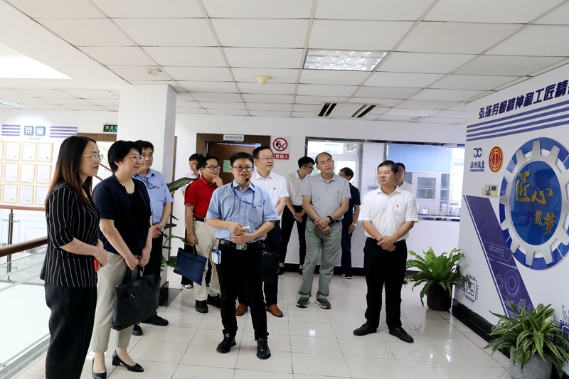 2020年7月14日，時(shí)任浙江省總工會(huì)黨組成員、副主席張衛(wèi)華一行蒞臨景興紙業(yè)調(diào)研推進(jìn)新時(shí)代產(chǎn)業(yè)工人隊(duì)伍建設(shè)改革工作
