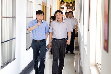 2012年7月5日，時任嘉興市委書記李衛(wèi)寧一行調(diào)研公司黨建工作