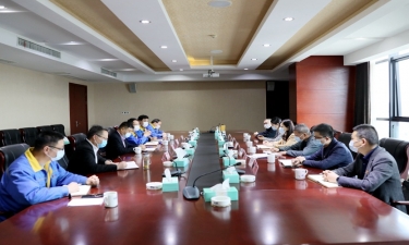 平湖市委常委、宣傳部長(zhǎng)沈志鳳蒞臨景興紙業(yè)調(diào)研疫情防控和復(fù)工復(fù)產(chǎn)情況