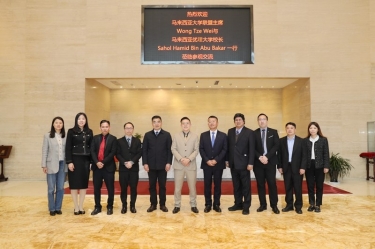 馬來西亞大學(xué)聯(lián)盟主席拿督斯里黃炫碩一行蒞臨景興紙業(yè)參觀交流，共建“一帶一路”人才培養(yǎng)培訓(xùn)基地