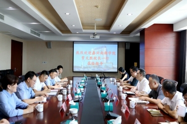 嘉興南湖學(xué)院黨委副書記、校長賈文勝一行蒞臨景興紙業(yè)調(diào)研交流